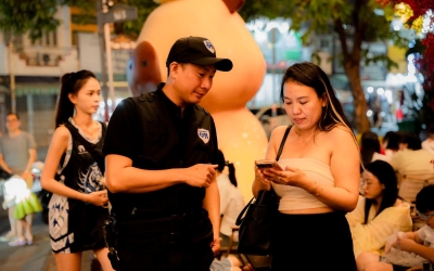 CÁC RỦI RO TIỀM ẨN KHI PHỤ NỮ SỐNG VÀ LÀM VIỆC MỘT MÌNH – GIẢI PHÁP TỪ DỊCH VỤ VỆ SĨ CHUYÊN NGHIỆP